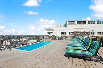 925 Common in New Orleans, LA - Building Photo - Building Photo