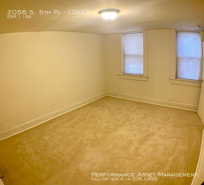 2056 S 5th Pl-Unit -LOWER in Milwaukee, WI - Building Photo - Building Photo
