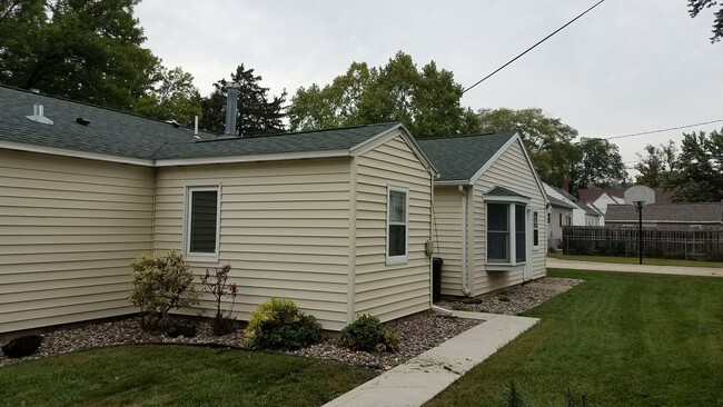 1102 10th Ave NE in Rochester, MN - Foto de edificio - Building Photo