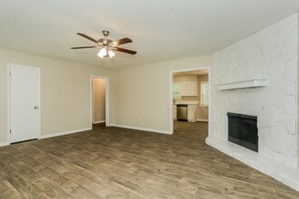843 Tall Deer Dr in Fairburn, GA - Building Photo - Building Photo