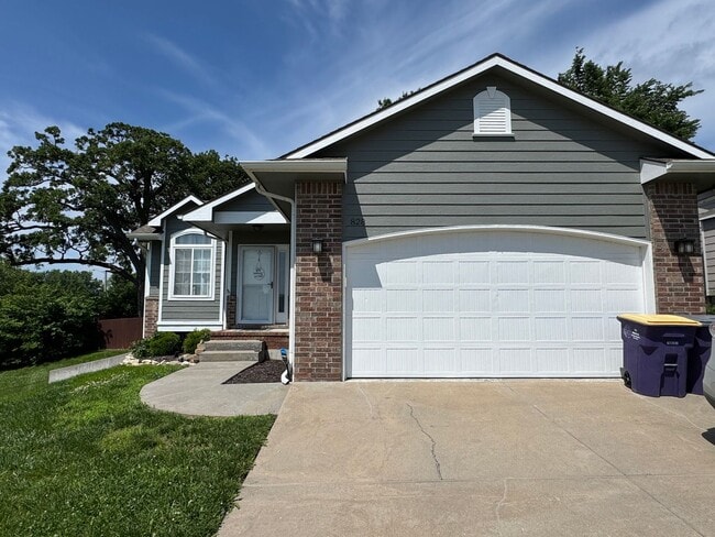 property at 828 Fossilridge Dr