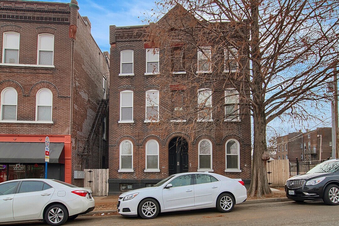 900 Barton St in St. Louis, MO - Building Photo