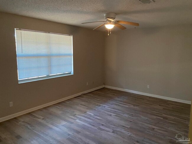 6005 Muldoon Rd in Pensacola, FL - Building Photo - Building Photo