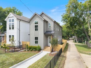 2826 Clifton Ave in Nashville, TN - Foto de edificio - Building Photo