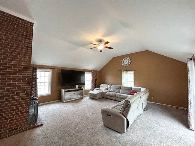35 Fox Meadow Dr in Worcester, MA - Building Photo - Building Photo