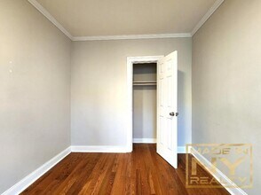 25-21 31st Ave in Queens, NY - Building Photo - Building Photo