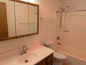 4731 S Baha Ave, Unit 1 in Sioux Falls, SD - Building Photo - Building Photo