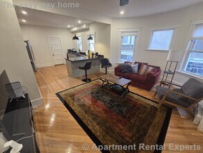 125 Liberty Rd, Unit #1 in Somerville, MA - Foto de edificio - Building Photo