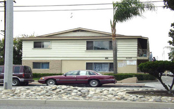 3229 Baldwin Park Blvd in Baldwin Park, CA - Building Photo - Building Photo