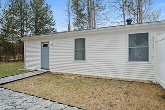 201 Long Pond Rd in Plymouth, MA - Foto de edificio - Building Photo