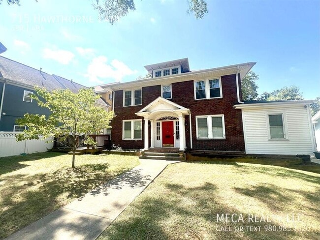 property at 715 Hawthorne Ln