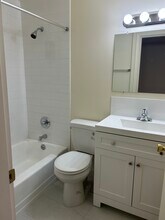 936 Broadway E, Unit 11 in Seattle, WA - Building Photo - Building Photo