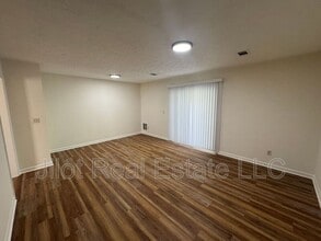 5233 Ridge Forest Dr in Stone Mountain, GA - Building Photo - Building Photo