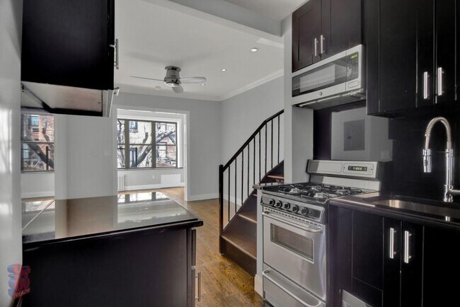 145 E 26th St