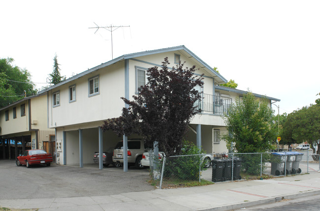 437 Osgood Ct in San Jose, CA - Foto de edificio - Building Photo