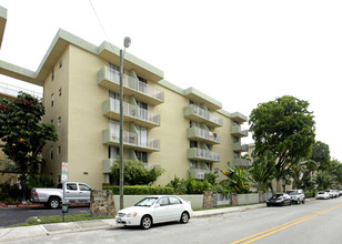 North Bay Villas in North Bay Village, FL - Foto de edificio - Building Photo