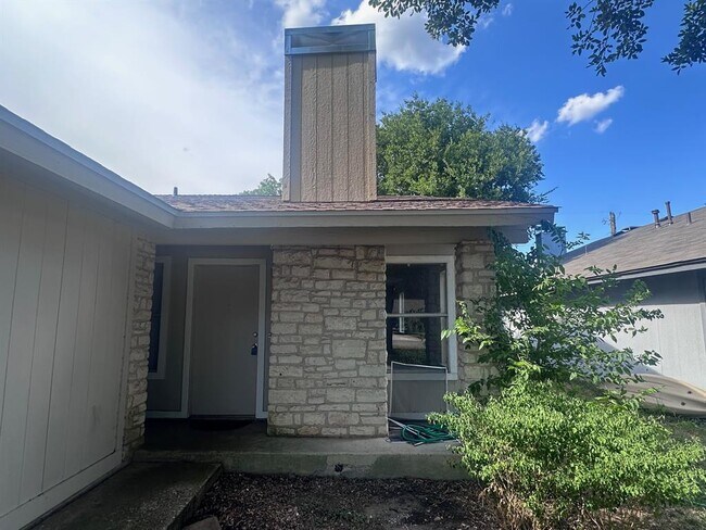 410 Linden St in Bastrop, TX - Building Photo - Building Photo