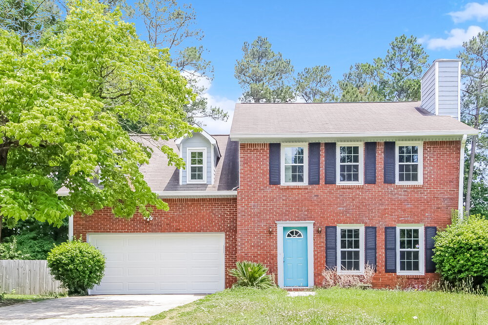 870 Pine Ridge Dr in Stone Mountain, GA - Foto de edificio