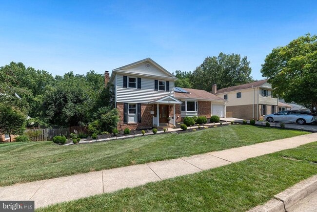 8121 Briar Creek Dr in Annandale, VA - Foto de edificio - Building Photo