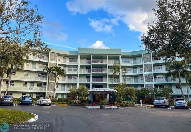 806 Cypress Grove Ln in Pompano Beach, FL - Foto de edificio - Building Photo