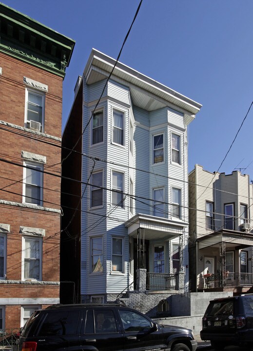 612 14th St in Union City, NJ - Foto de edificio