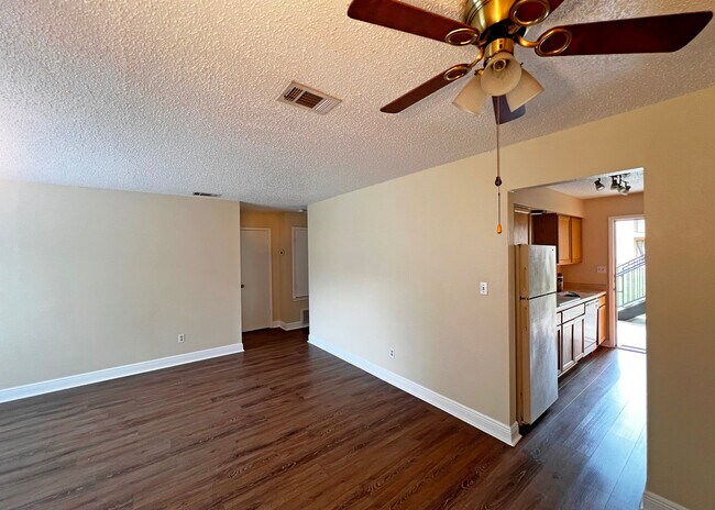 109 Fenway Loop, Unit 101 in San Marcos, TX - Foto de edificio - Building Photo