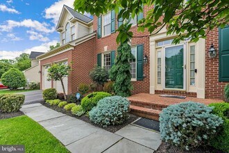 4 Yellow Plum Ct in Rockville, MD - Foto de edificio - Building Photo