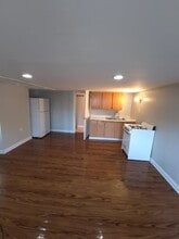 5801 S Sacramento Ave in Chicago, IL - Foto de edificio - Interior Photo