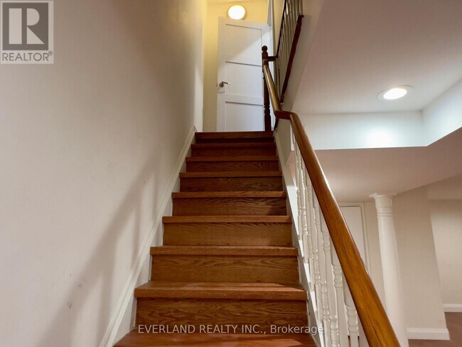 7 Shaughnessy Blvd in Toronto, ON - Building Photo - Building Photo