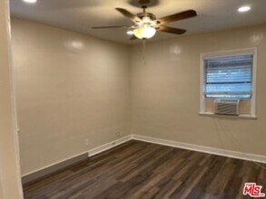 11225 Emelita St-Unit -11225 1/2 in Los Angeles, CA - Building Photo - Building Photo