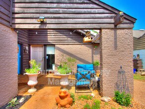 5911 Fox Run Way in Oklahoma City, OK - Building Photo - Building Photo