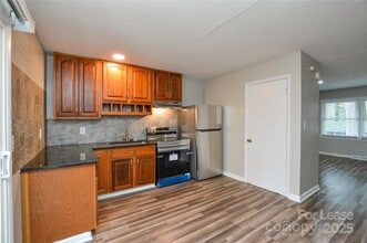 4808 Highlake Dr in Charlotte, NC - Building Photo - Building Photo