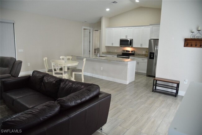 property at 4666 Villa Capri Ln