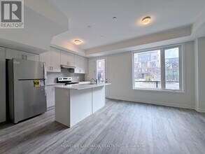 3550 Colonial Dr in Mississauga, ON - Building Photo - Building Photo