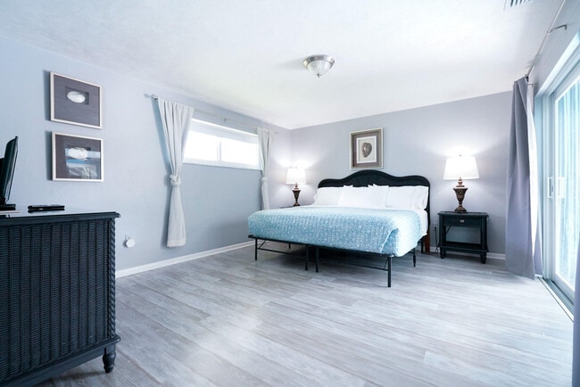 1351 Oaklawn Ct in Ft. Myers, FL - Building Photo - Building Photo