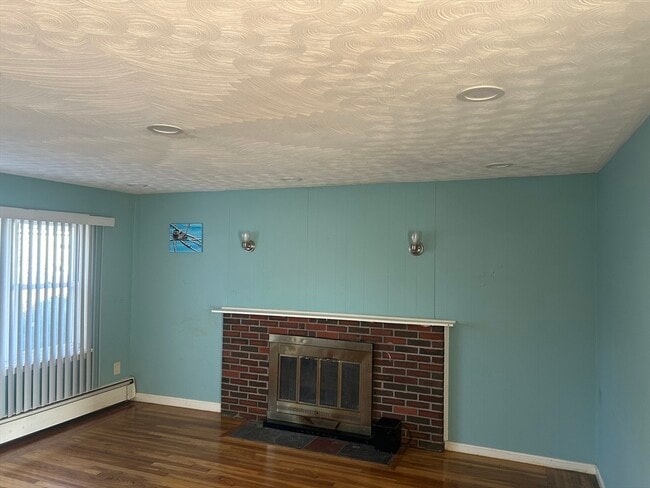 4 Meadowview Ln in Milford, MA - Building Photo - Building Photo