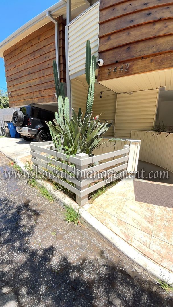 2440 N Gower St in Los Angeles, CA - Building Photo - Building Photo