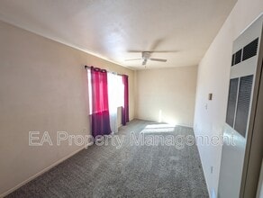212 65th St NW in Albuquerque, NM - Building Photo - Building Photo