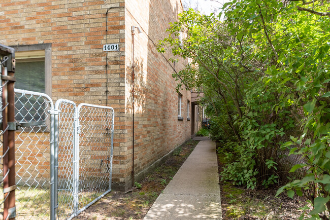 1401 W Warner Ave, Unit 1A in Chicago, IL - Building Photo - Building Photo