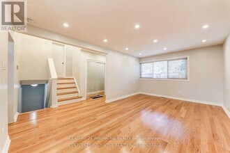 886 Brimorton Dr in Toronto, ON - Building Photo - Building Photo