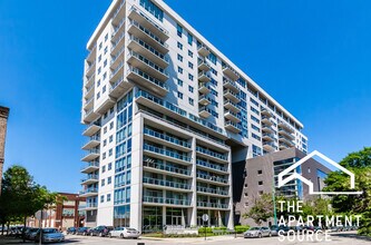 910 W Huron St in Chicago, IL - Foto de edificio - Building Photo