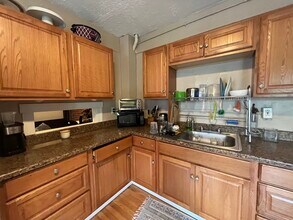 8 Homer Sq, Unit 2 in Somerville, MA - Foto de edificio - Building Photo