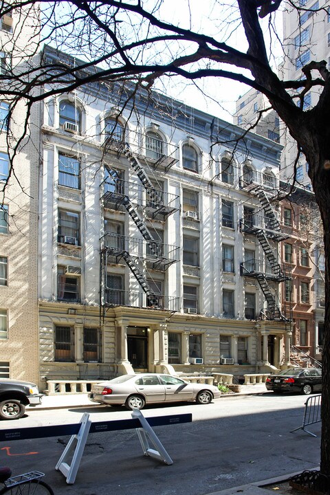 11 W 84th St in New York, NY - Foto de edificio