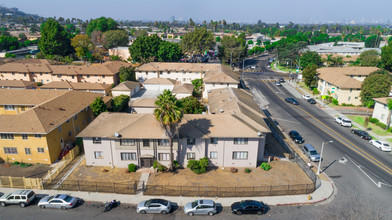 4009 S Muirfield Rd in Los Angeles, CA - Building Photo - Building Photo