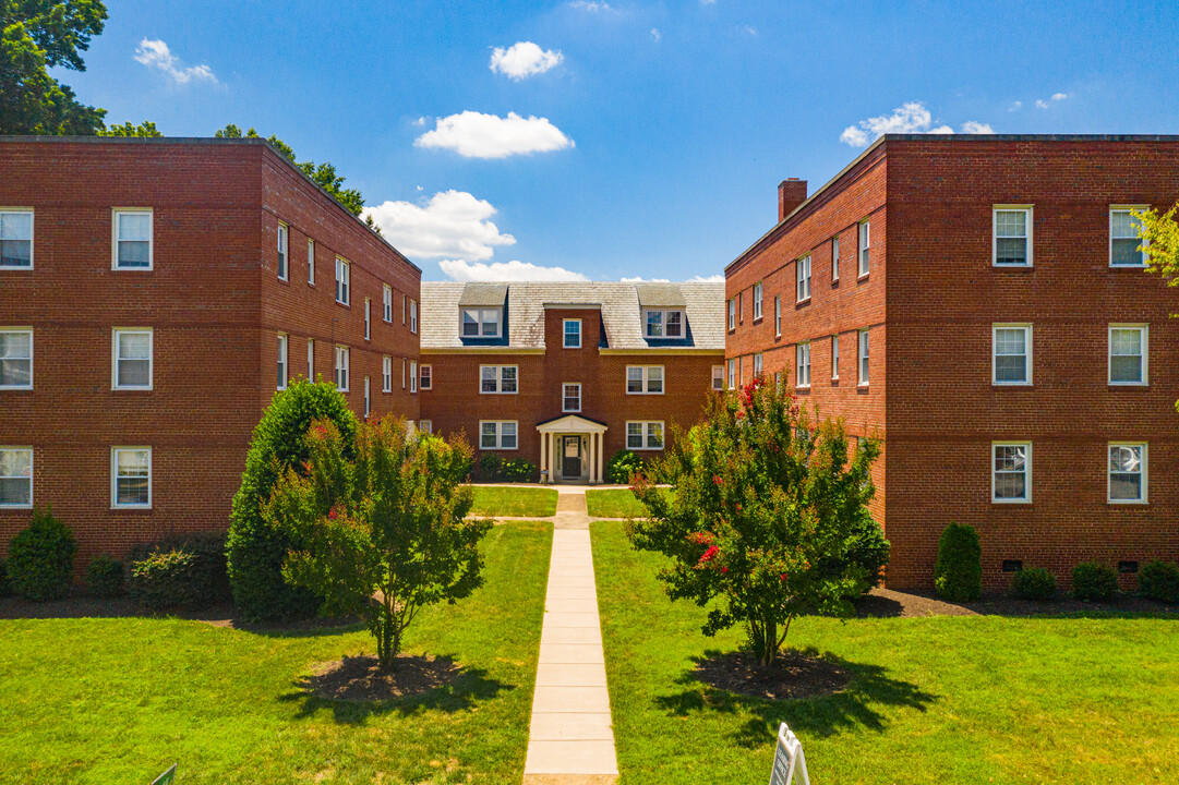 Kensington, Patterson Place and Grove Ave in Richmond, VA - Foto de edificio