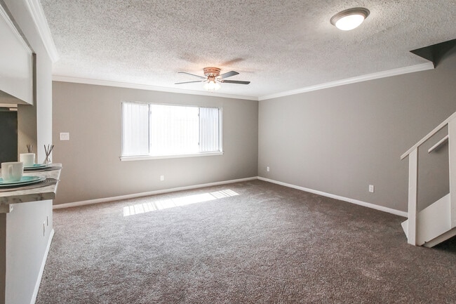 ReNew Greenway in Houston, TX - Building Photo - Interior Photo