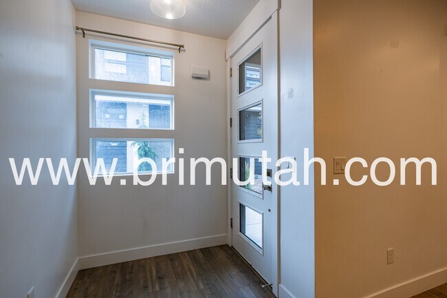 9216 S Holiday Bowl Ct in Sandy, UT - Building Photo - Building Photo