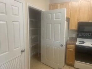 10106 Courtney Oaks Cir in Tampa, FL - Building Photo - Building Photo