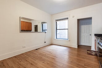 910 W Belle Plaine Ave in Chicago, IL - Foto de edificio - Building Photo