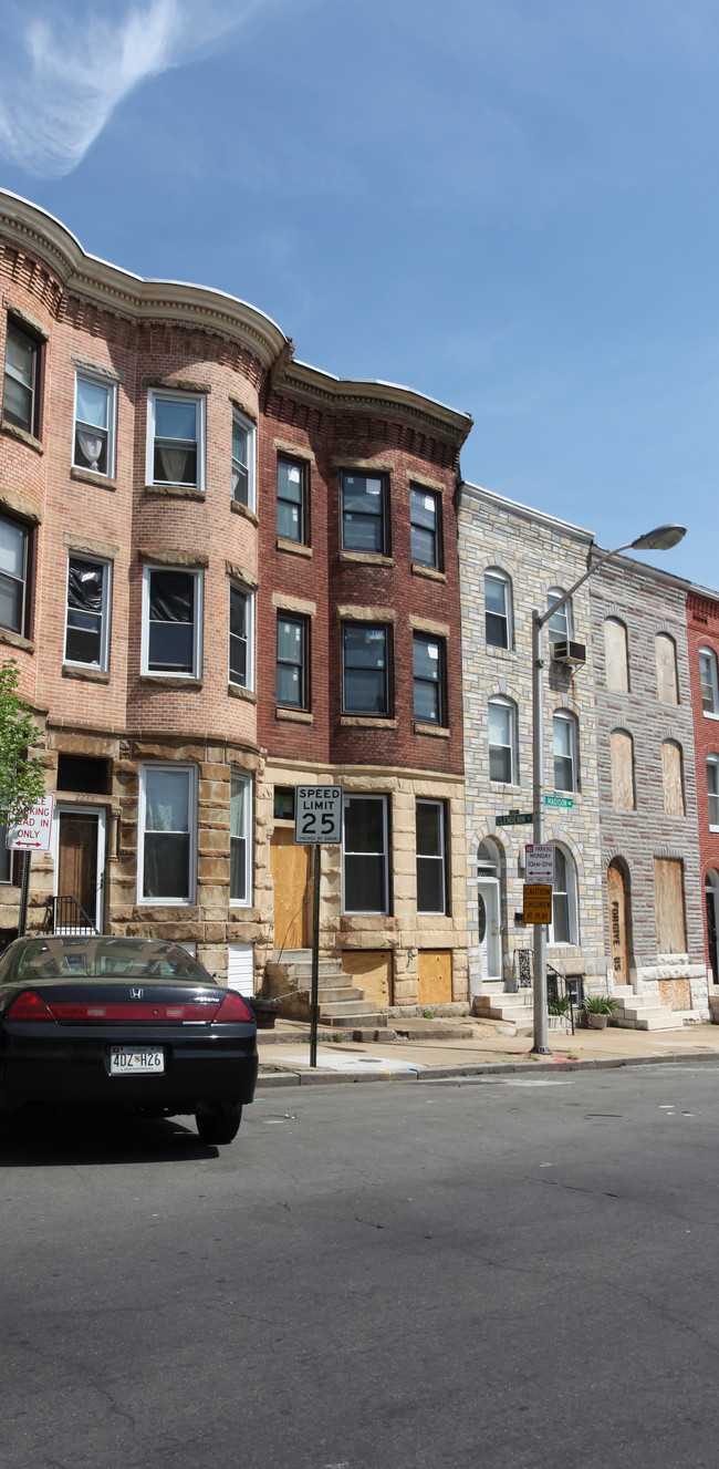 2231 Madison Ave in Baltimore, MD - Foto de edificio - Building Photo